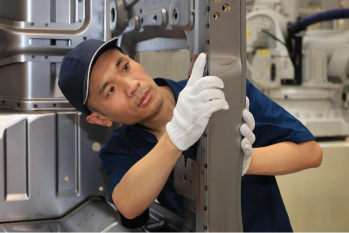 9月15日，中华全国总工会办公厅印发了《关于认定2025年大国工匠人才的通知》，山东重工中国重汽集团济南卡车股份有限公司首席技师刁统武成功入选，名列全国200人榜单。这一荣誉的背后，是刁统武多年来深耕生产一线、坚守匠心的不懈付出。