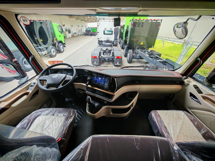 随着电商行业迅猛发展，快递及冷链领域的内卷也在不断升级，卷时效、卷成本、卷收益。作为诚信央企东风集团商用车核心业务板块，东风柳汽深谙卡友高效运营需求，匠心打造乘龙H7 Pro大单桥载货车，集强动力、轻量化、低油耗、舒适性于一身，轻松应对冷链、快递快运配货、电商、工业品等多元化运输场景，打造物流领域“六边形战士”，助力卡友在激烈的竞争中脱颖而出，实现财富快速增长