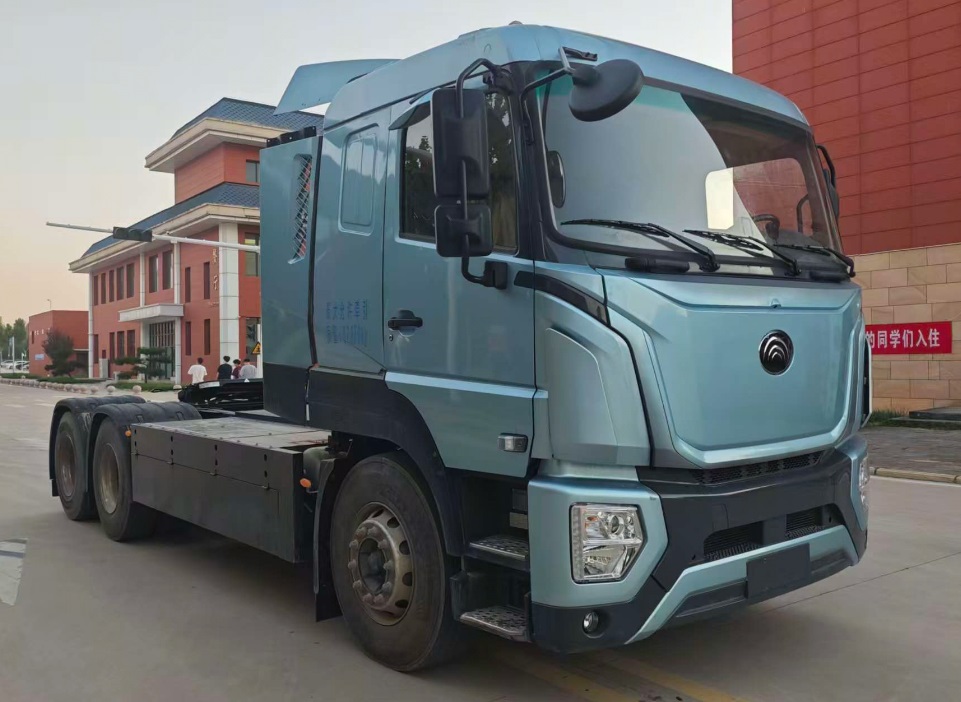 宇通换电式牵引车ZKH4252P4BEV6K.jpg