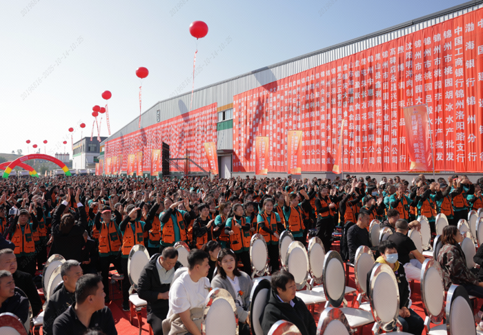 2025年10月13日，锦州香橙源智慧冷链产业园迎来盛大开业，现场3000多人的浩大声势轰动东北。在这重要时刻，一场标志着深度战略合作的交车仪式同步举行——沈阳德瑞与香橙源集团40台零米轻卡交车暨战略签约仪式圆满完成