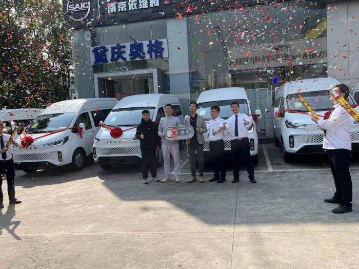 依维柯聚星批量交付.png