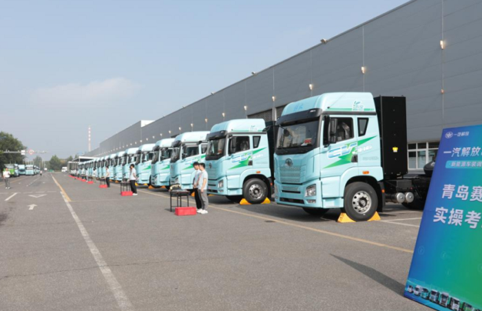 解放JH6新能源牵引车.png
