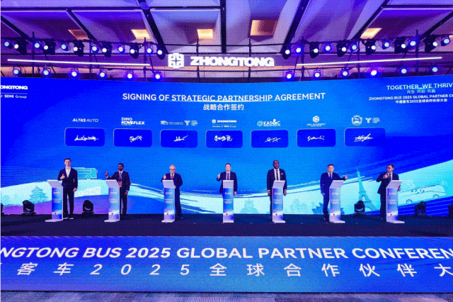 中通客车2025全球合作伙伴大会交出绿色交通“中国答案”8.jpg