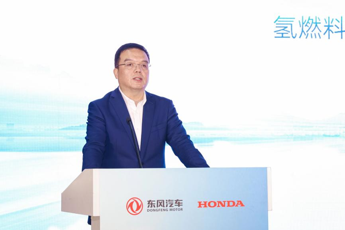 10月22日，东风汽车集团股份有限公司（以下简称“东风集团股份”）与本田技研工业（中国）投资有限公司（以下简称“Honda中国”）携手启动氢燃料电池轻型商用车社会示范运行。此次首款氢燃料示范车型为东风凯普特EV400燃料卡车，基于东风股份新一代轻卡平台车型研发。通过在多种实际行驶场景下的测试，车辆的环境适应性、动力经济性及耐久性等综合性能得到了全面验证，测试结果表明，东风氢燃料轻型商用车综合性能优异，充分满足市场使用需求