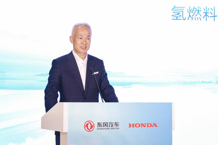 10月22日，东风汽车集团股份有限公司（以下简称“东风集团股份”）与本田技研工业（中国）投资有限公司（以下简称“Honda中国”）携手启动氢燃料电池轻型商用车社会示范运行。此次首款氢燃料示范车型为东风凯普特EV400燃料卡车，基于东风股份新一代轻卡平台车型研发。通过在多种实际行驶场景下的测试，车辆的环境适应性、动力经济性及耐久性等综合性能得到了全面验证，测试结果表明，东风氢燃料轻型商用车综合性能优异，充分满足市场使用需求