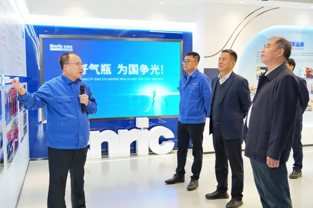 近日，东风商用车有限公司与石家庄安瑞科气体机械有限公司（以下简称“石家庄安瑞科”）举行战略合作签约仪式。双方明确将强强联合、优势互补，共同打造领先的车挂一体化解决方案，推动行业标准提升，促进液化天然气（LNG）、氢能、氨能等清洁能源的普及与应用，并为商用车领域节能减排作出贡献。