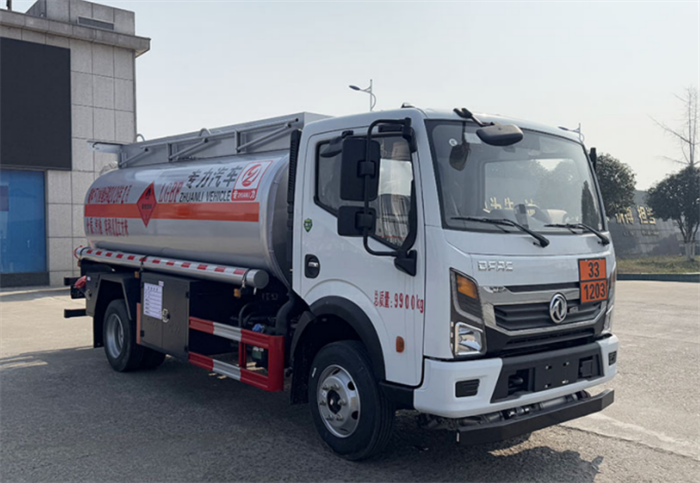 危化品运输行业对车辆的安全性与运营效益有着严苛要求。东风专致依托东风汽车股份深厚技术底蕴，针对不同运输场景，精心打造了两款极具性价比的危化品运输车：18吨厢式运输车与10吨罐式/厢式运输车。它们以全面升级的安全配置和出色的经济性，为从业者带来值得信赖的运营伙伴，是您选购危化品运输车时的优质推荐。