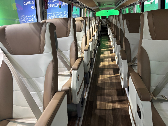 揭开中通H13旅团客车的神秘面纱3.png