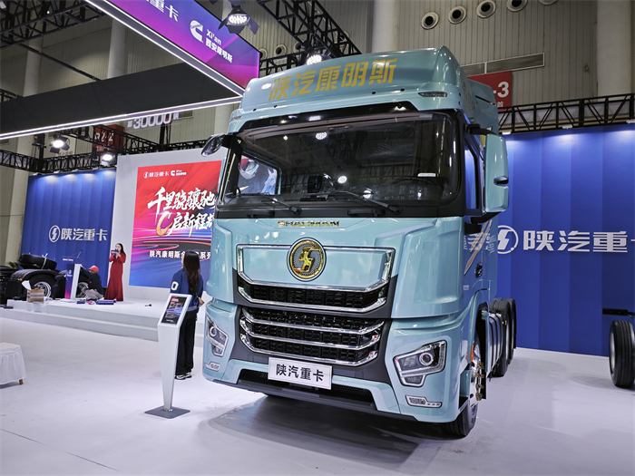陕汽重卡G6000C日用工业品运输轻量化版牵引车.jpg