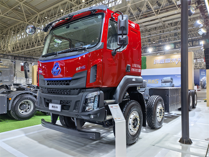 乘龙H5新能源复合型自卸车.jpg