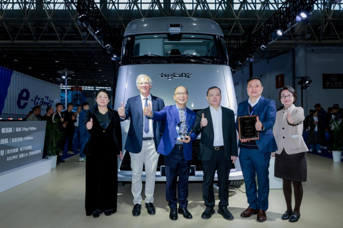 海珀特H49荣膺“2026中国年度卡车（CTOY 2026）”桂冠5.png