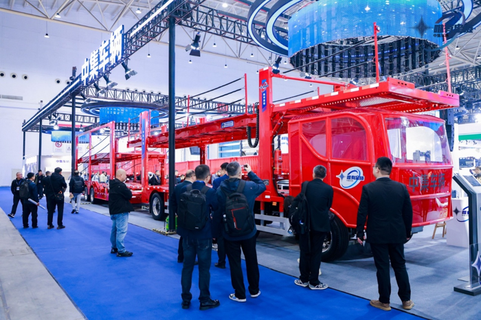 唯有星链 I 中集车辆携多款明星产品亮相2025中国国际商用车展（CCVS）10.png