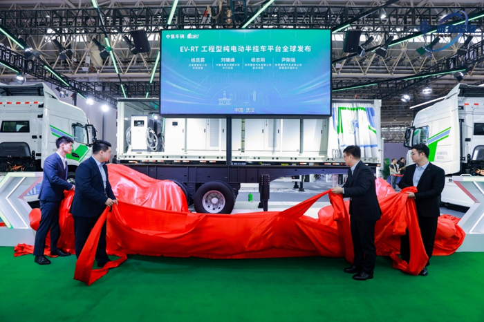 唯有星链 I 中集车辆携多款明星产品亮相2025中国国际商用车展（CCVS）12.png