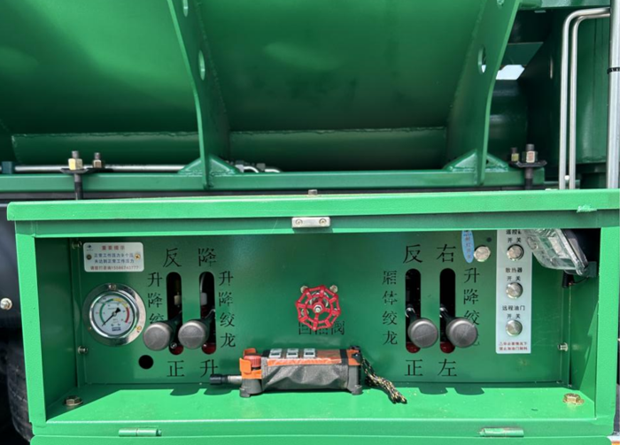 乘龙H5 8x4散装饲料运输车助卡友赚大钱4.png