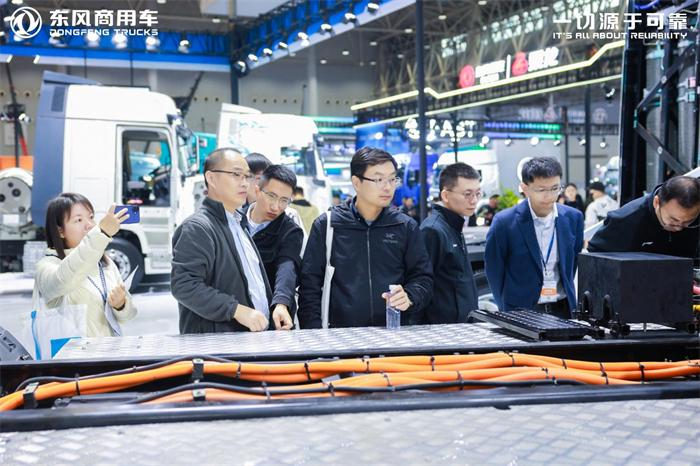 东风德纳“劲擎王”电驱桥“首秀”4.png