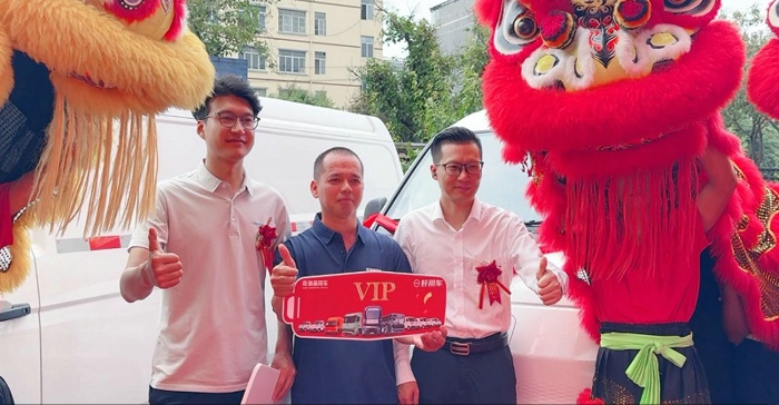 每一次紧握方向盘的专注，每一段安全抵达的使命，都是平凡路上的光芒。