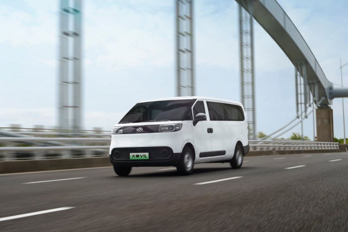 【第一商用车网 原创】大通正式进军大VAN市场，推出纯电大轻客大拿V1L，以“科技+产品+生态”的一体化解决方案填补了市场对“全场景创富车型”的需求空白。请看第一商用车网带来的详细解读。