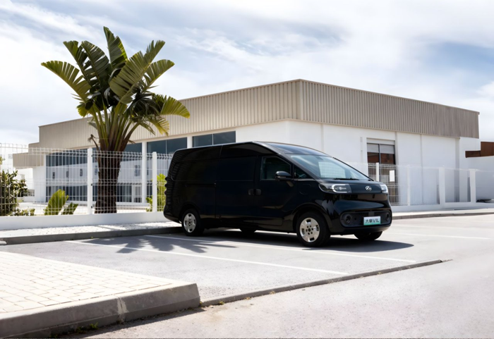 【第一商用车网 原创】大通正式进军大VAN市场，推出纯电大轻客大拿V1L，以“科技+产品+生态”的一体化解决方案填补了市场对“全场景创富车型”的需求空白。请看第一商用车网带来的详细解读。