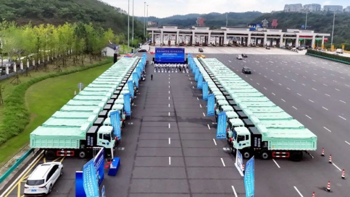 东风天龙KC 6×2纯电动自卸车.jpg