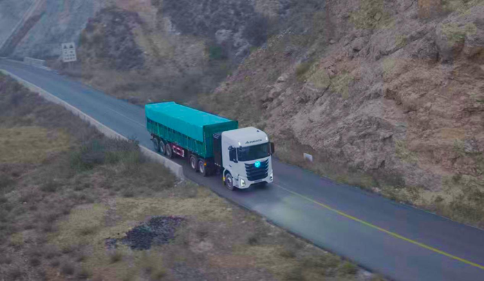 1.57 万辆 + 暴涨三倍！欧曼新能源重卡领跑赛道 银河5M再树标杆2.png