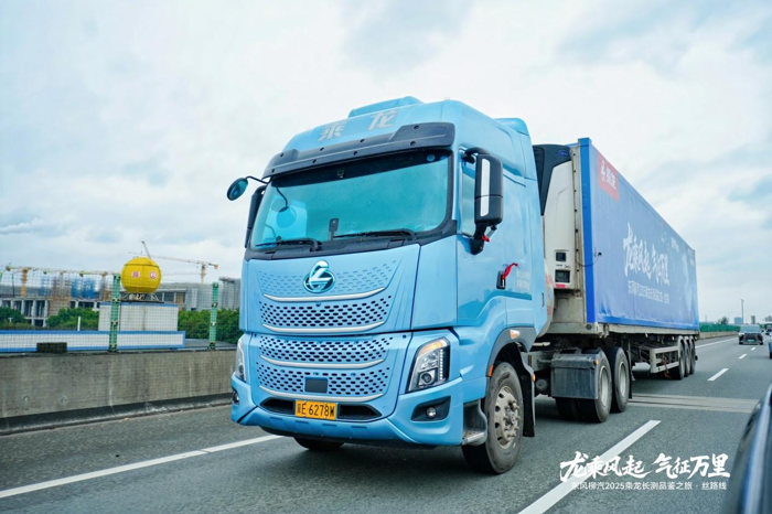 乘龙H7 Pro创赢版燃气重卡让您每一公里多赚钱1.png