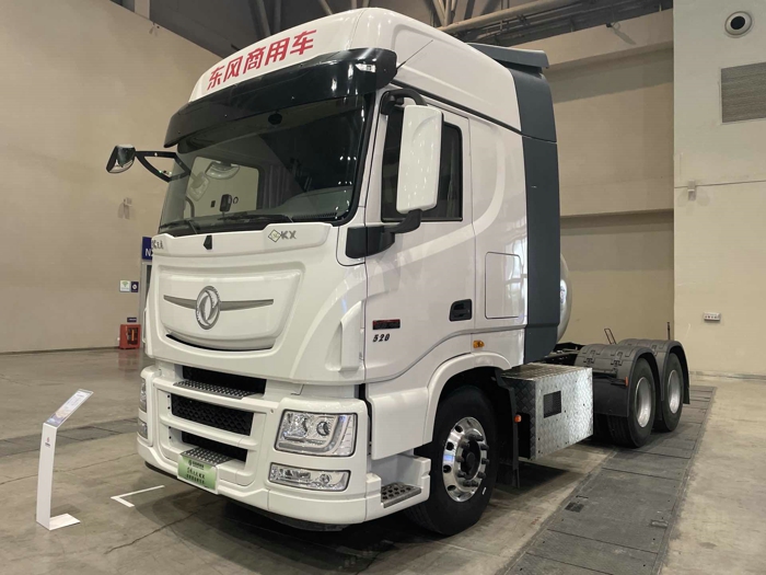 东风天龙KX双擎混动牵引车2.jpg