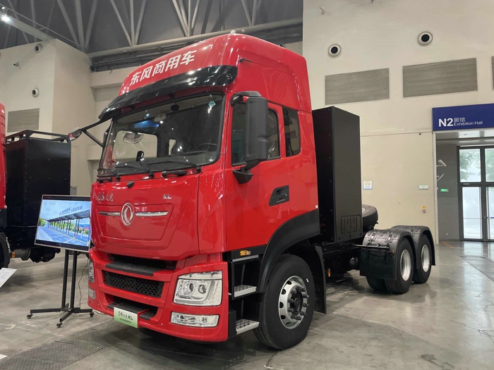 东风天龙KL华为兆瓦超充牵引车2.jpg