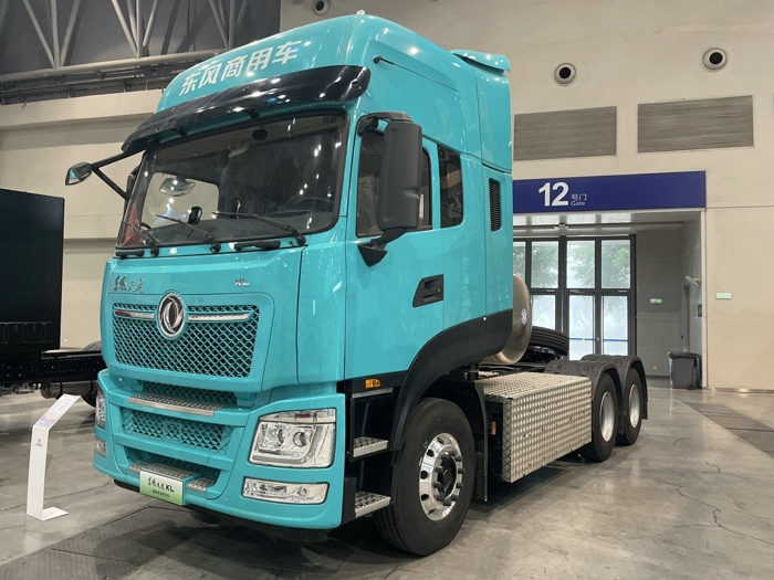 东风天龙KC增程混动牵引车2.jpg