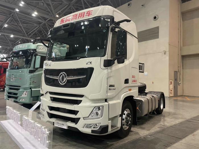 东风天龙KX智能干线牵引车，搭载东风康明斯580马力发动机2.jpg