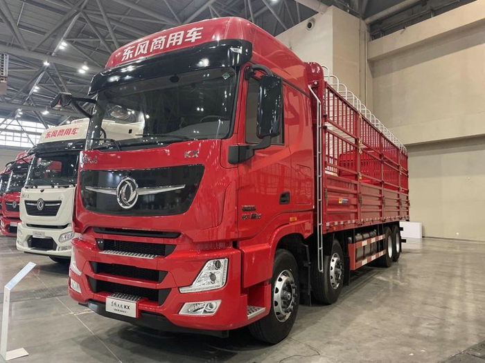 东风天龙KX重型燃油载货车，搭载龙擎动力13升580马力发动机2.jpg