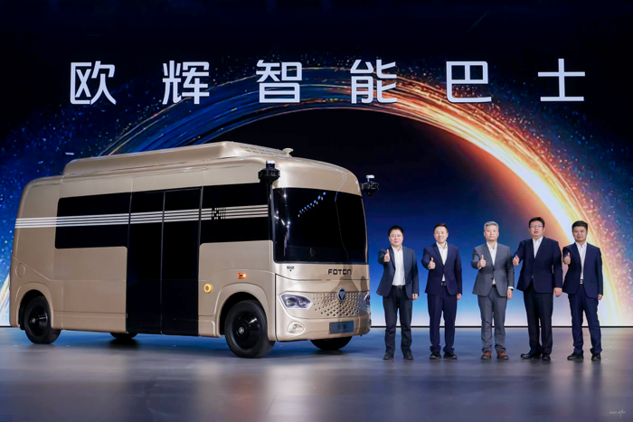 2025年12月18日，福田汽车新产品发布会在北京国家会议中心隆重举行，福田欧辉智能巴士在发布会上正式亮相。这款智能巴士以智能科技、安全可靠、轻量高效、舒适空间四大优势，解锁智慧新体验。此次发布不仅是福田欧辉在自动驾驶领域的重要里程碑，更是其对未来智慧出行生态的前瞻布局，为智慧出行注入新活力。