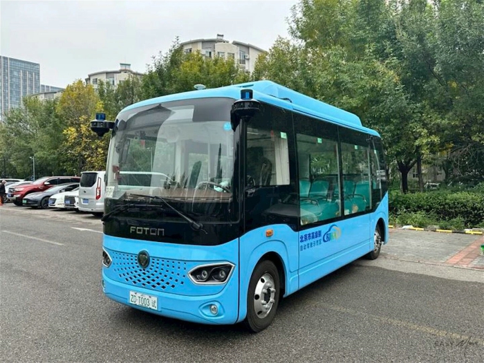 2025年12月18日，福田汽车新产品发布会在北京国家会议中心隆重举行，福田欧辉智能巴士在发布会上正式亮相。这款智能巴士以智能科技、安全可靠、轻量高效、舒适空间四大优势，解锁智慧新体验。此次发布不仅是福田欧辉在自动驾驶领域的重要里程碑，更是其对未来智慧出行生态的前瞻布局，为智慧出行注入新活力。