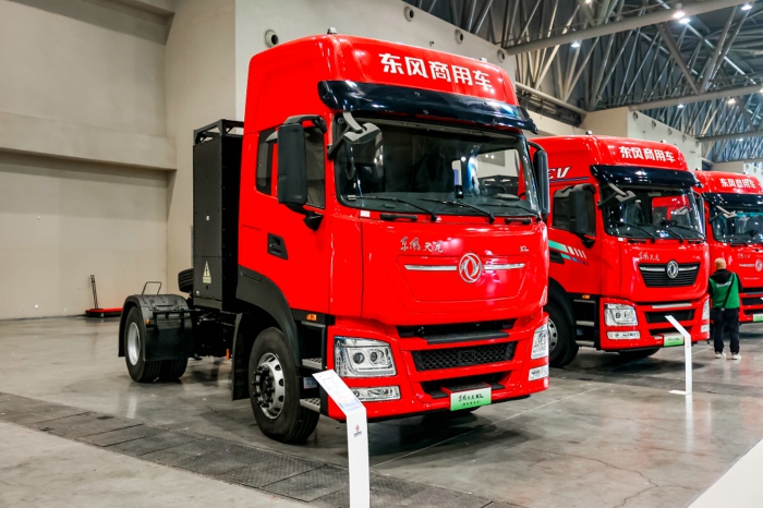 东风天龙KL换电牵引.jpg