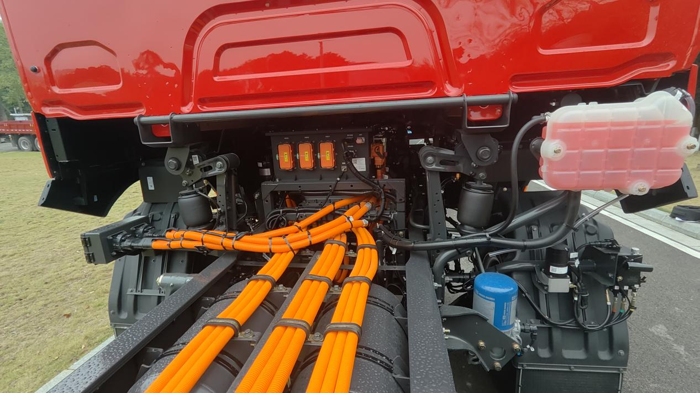 全维度硬核实力！乘龙H7 8X4纯电自卸车定义工程运输新标杆3.png