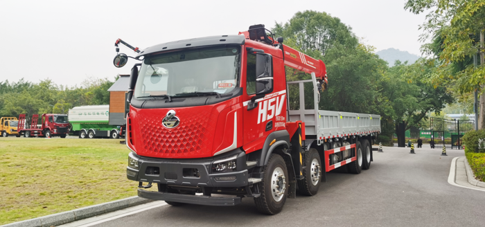 乘龙H5V 8x4随车吊1.png
