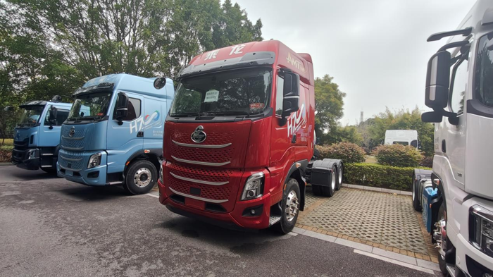 乘龙H7 Pro LNG牵引车4.png