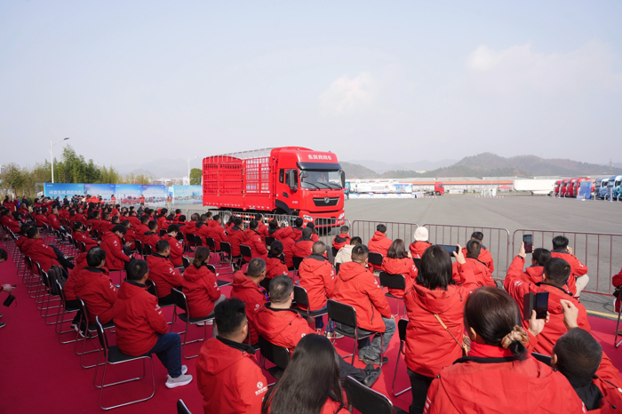 十年同心再启程 东风天龙哥俱乐部2026客户盛典圆满成功.png