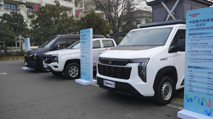 中国重汽轻型汽车专用车矩阵全擎亮相 多场景解决方案登陆随州.png