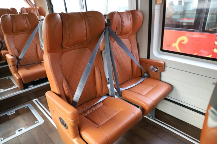 欧辉BJ6122批量交付北京龙水凤港 定制化客车5.jpg