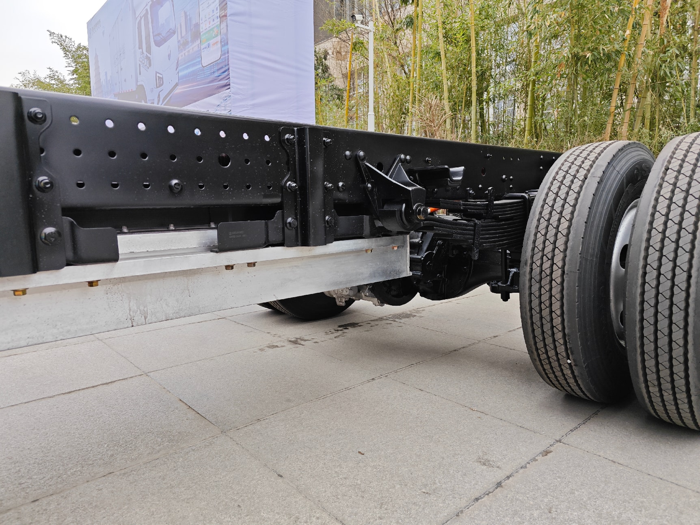 焕新升级的陕汽智云S300 Express或成市场新宠5.png