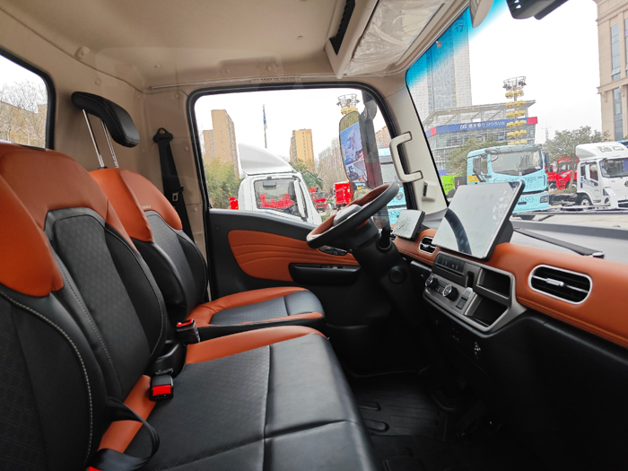 焕新升级的陕汽智云S300 Express或成市场新宠6.png