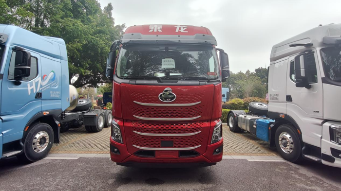 乘龙H7 Pro LNG牵引车1.png