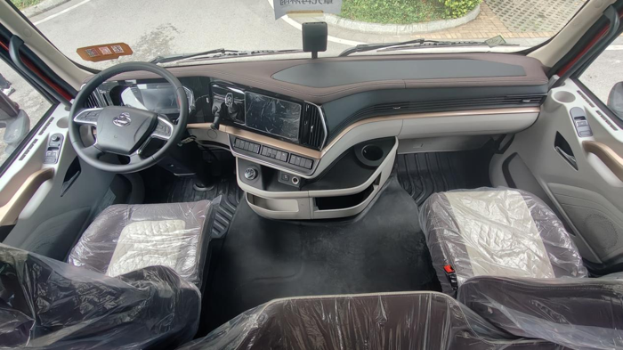 乘龙H7 Pro LNG牵引车6.png