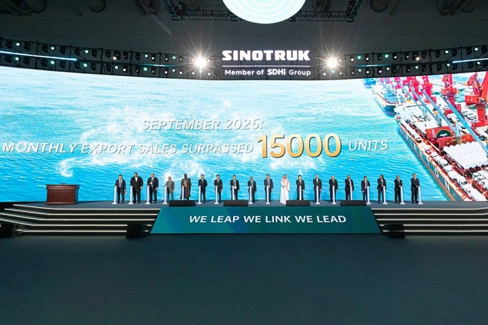 1.6万辆！中国重汽1月重卡出口再创新高3.jpg