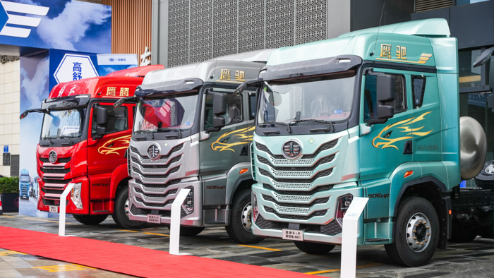 3月7日，以“青致远 鹰未来 腾新程”为主题的一汽解放鹰腾产品上市发布会在无锡、成都、商丘三地同步举行。一汽解放党委副书记、工会主席王浩，党委委员、总经理助理兼动力总成事业部党委书记、总经理董亚洲在无锡主会场出席活动。一汽解放青汽公司、营销总部、动力总成事业部、解放绿动等相关单位领导、核心经销商代表、物流企业用户代表及行业媒体嘉宾齐聚三地会场，共同见证鹰阵系列产品迈向新阶段的里程碑时刻