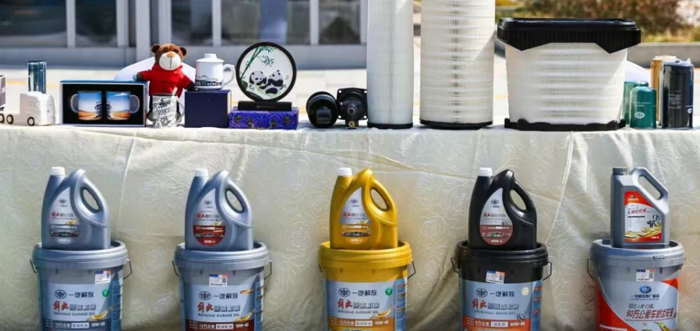 3月7日，以“青致远 鹰未来 腾新程”为主题的一汽解放鹰腾产品上市发布会在无锡、成都、商丘三地同步举行。一汽解放党委副书记、工会主席王浩，党委委员、总经理助理兼动力总成事业部党委书记、总经理董亚洲在无锡主会场出席活动。一汽解放青汽公司、营销总部、动力总成事业部、解放绿动等相关单位领导、核心经销商代表、物流企业用户代表及行业媒体嘉宾齐聚三地会场，共同见证鹰阵系列产品迈向新阶段的里程碑时刻