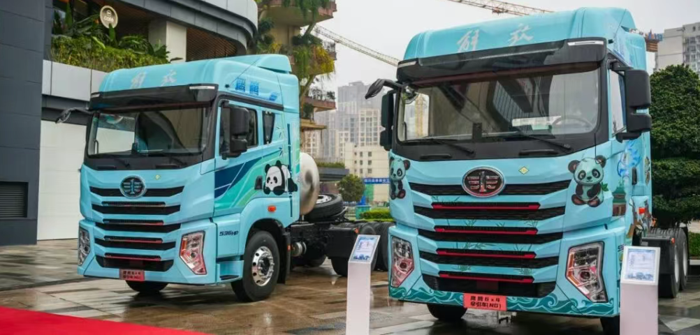 3月7日，以“青致远 鹰未来 腾新程”为主题的一汽解放鹰腾产品上市发布会在无锡、成都、商丘三地同步举行。一汽解放党委副书记、工会主席王浩，党委委员、总经理助理兼动力总成事业部党委书记、总经理董亚洲在无锡主会场出席活动。一汽解放青汽公司、营销总部、动力总成事业部、解放绿动等相关单位领导、核心经销商代表、物流企业用户代表及行业媒体嘉宾齐聚三地会场，共同见证鹰阵系列产品迈向新阶段的里程碑时刻