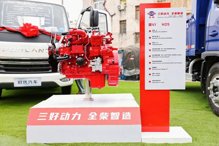 【第一商用车网 原创】用硬核的发动机与可靠的车辆，为广大用户祈求新一年的“马力全开，财源广进”。