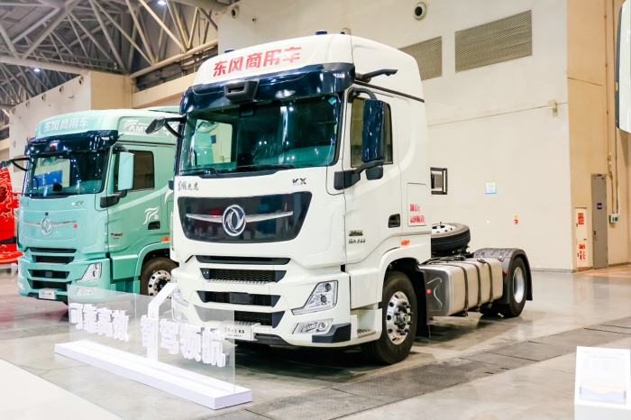 东风天龙牵引车26年会5.jpg