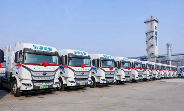 【第一商用车网 原创】2026年2月份，新能源重卡整体销量出现了自2023年2月份以来的首次同比下降，各细分市场命运大不相同。氢燃料电池重卡与混合动力重卡会不会是逆势增长的那一部分？答案是否定的。